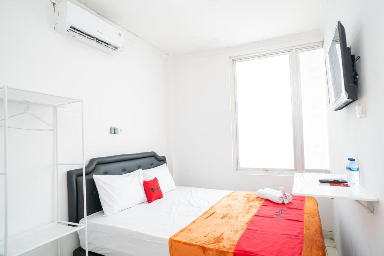 Отель Reddoorz @ Aralia Harapan Indah Pulokendal Экстерьер фото